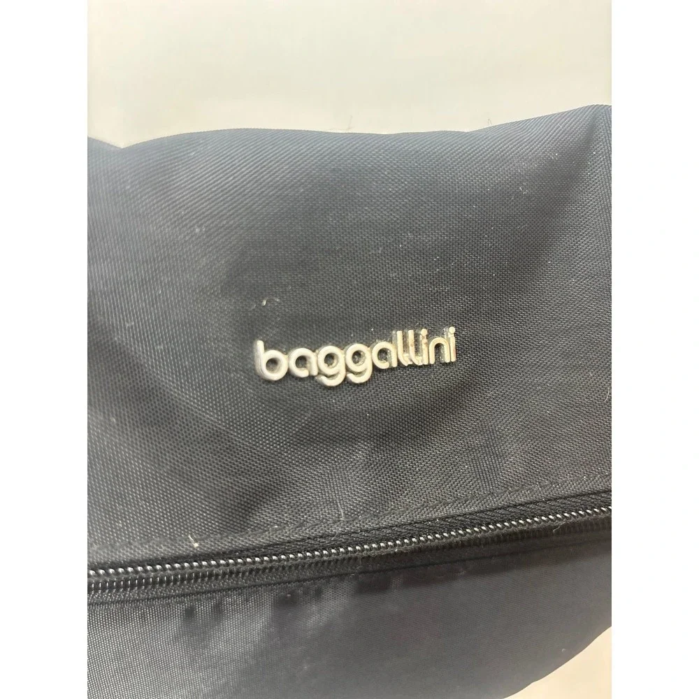 Baggallini Black Fold over Top Crossbody Bag (7x9)